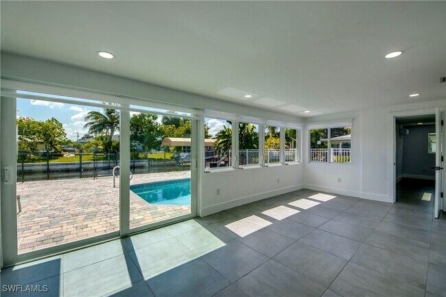 Building Photo - 4312 S Pacific Cir