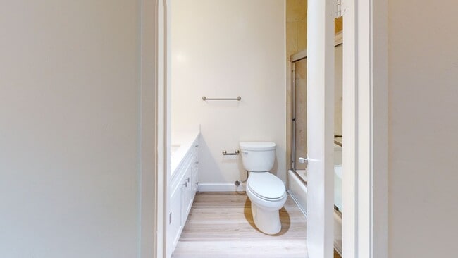 Building Photo - Open Concept Townhouse | Vinyl Plank Flooring