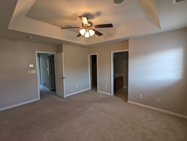 Building Photo - Townhome Close to I-485 and Shopping/Restaraunts