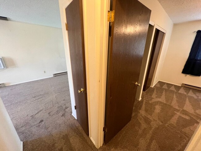 Building Photo - 1 Bedroom 1 Bath Townhouse in Great Neighborhood