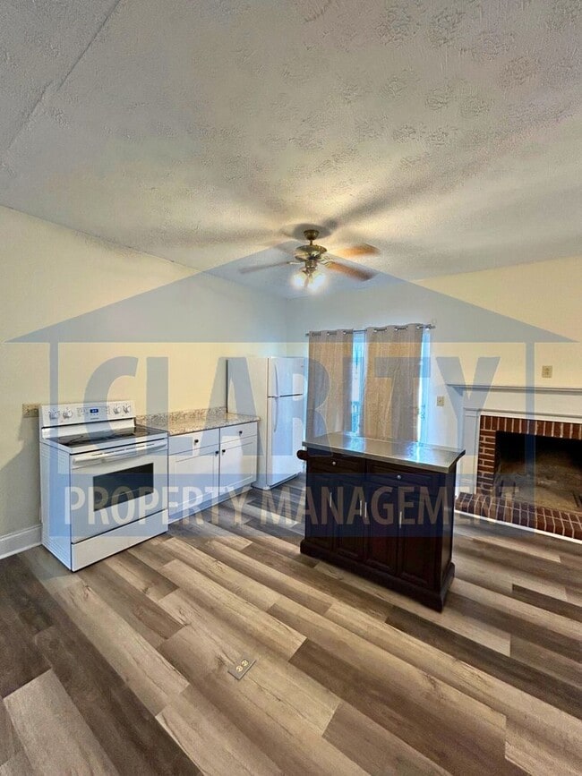 Building Photo - 2 bedroom apartment next to Lee University...