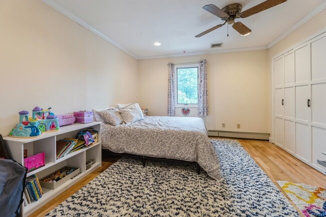 Building Photo - 123 Brookside Ave