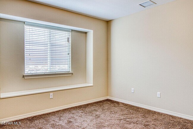 Building Photo - 3133 Red Orchard Dr