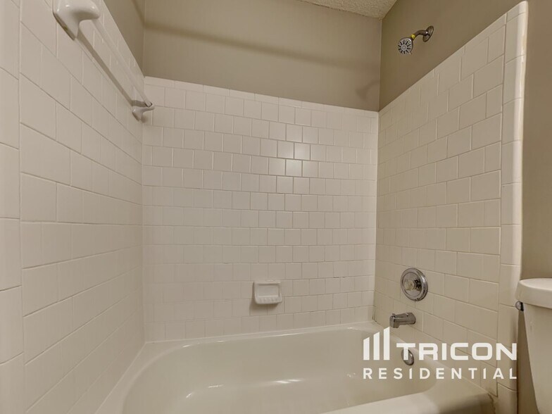 Building Photo - 4408 Shillham Ct