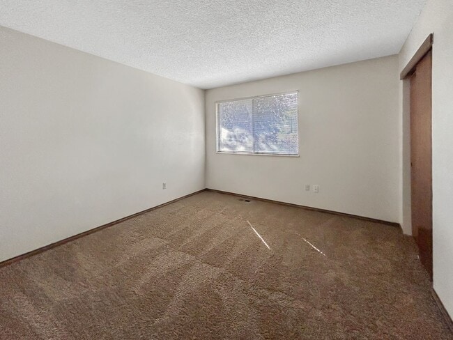 Building Photo - $0 DEPOSIT OPTION. CENTRALLY LOCATED 4 BEDROOM SPLIT LEVEL HOME IN WESTMINSTER!