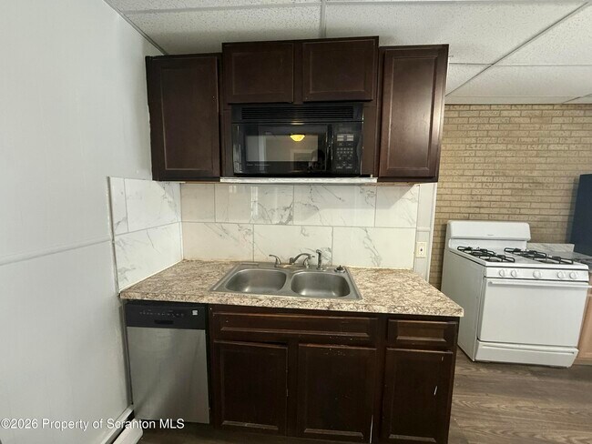 Building Photo - 375 Grove St