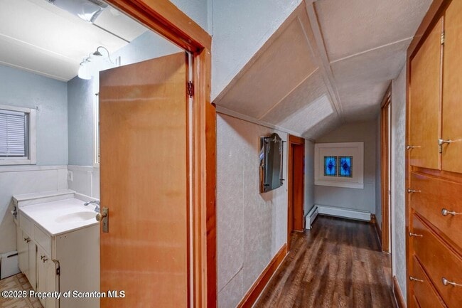 Building Photo - 1326 Winton St