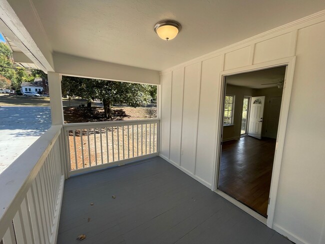 Building Photo - Updated 3/1 House in South Rome- $1,295