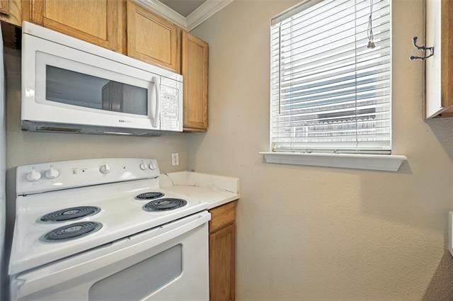 Building Photo - 1321 Village Garden Dr