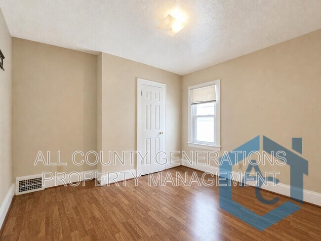 Building Photo - 3571 E 108th St
