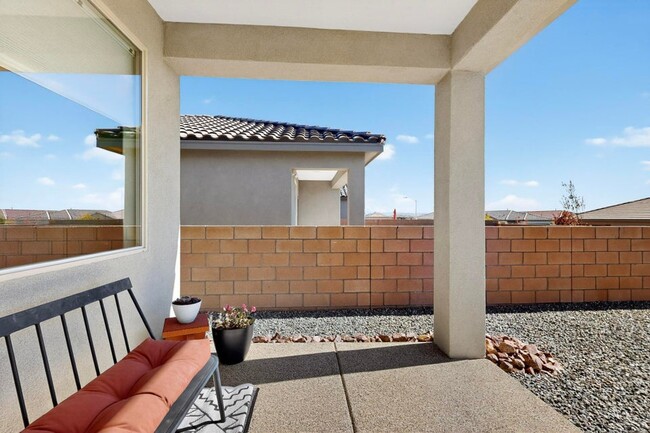 Building Photo - 832 Amatista Lp SE