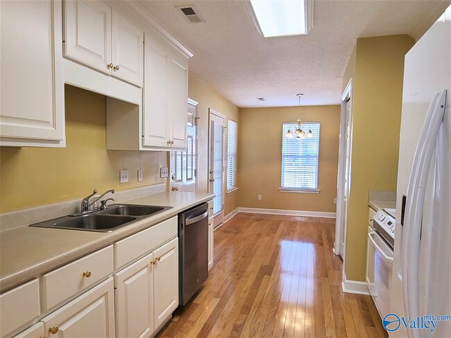 Building Photo - 5308 Frankford Dr SE