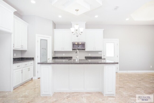 Building Photo - 1434 White Oak Dr