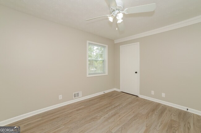 Building Photo - 608 Upland Ridge Dr NW