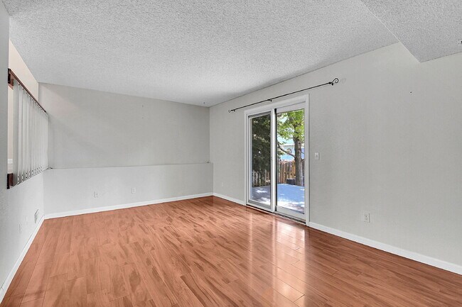 Building Photo - $3,050.00, 4 bed, 3 bath, located in Auror...
