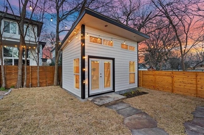 Building Photo - 1904 Romeria Dr