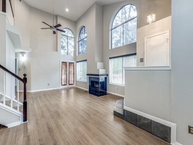 Building Photo - 39 N Lakeridge Cir