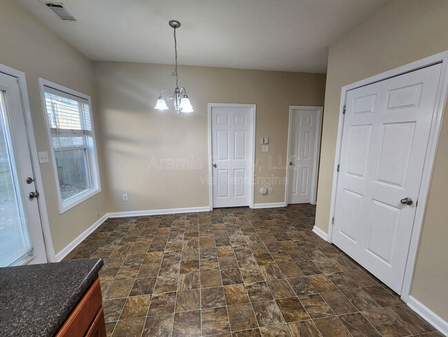 Building Photo - 1428 Autumn Wood Trail