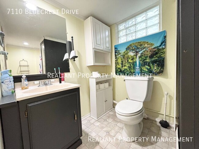 Building Photo - 7110 Bluecrest Dr
