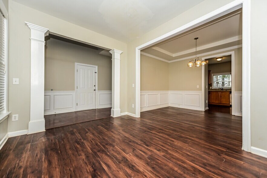 Building Photo - 2808 Harcourt Dr
