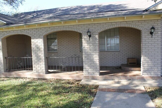 Building Photo - 2248 US Hwy 77a S