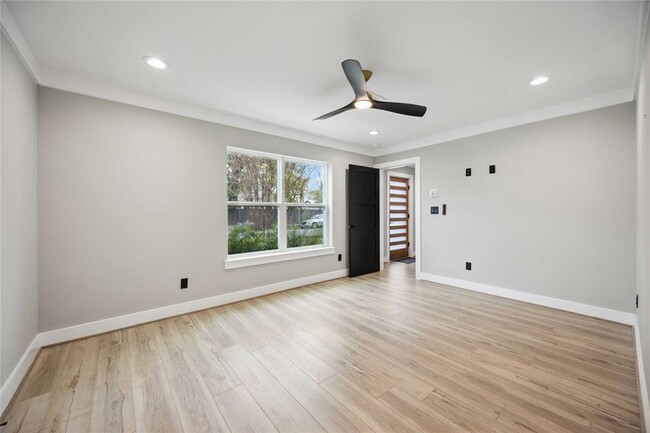 Building Photo - 602 W 28th St