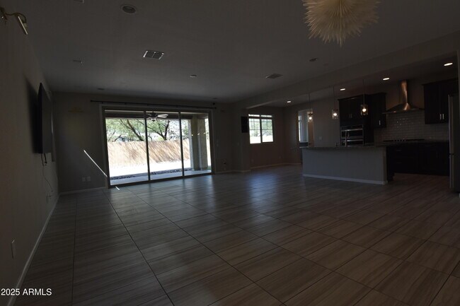 Building Photo - 250 E Wisteria Dr