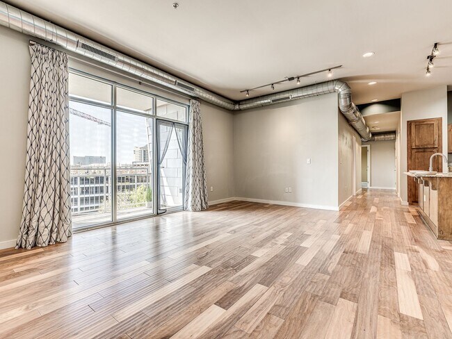 Building Photo - 3 Bedroom/2 Bath  Downtown OKC Condo WITH ...