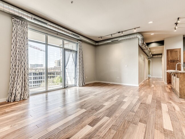 Building Photo - Military/First Responder Discount Available- 3 Bedroom/2 Bath  Downtown OKC Condo WITH 2 Covered ...