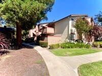 Building Photo - Beautifully Updated 2-Bedroom Condo! - Warm Springs!