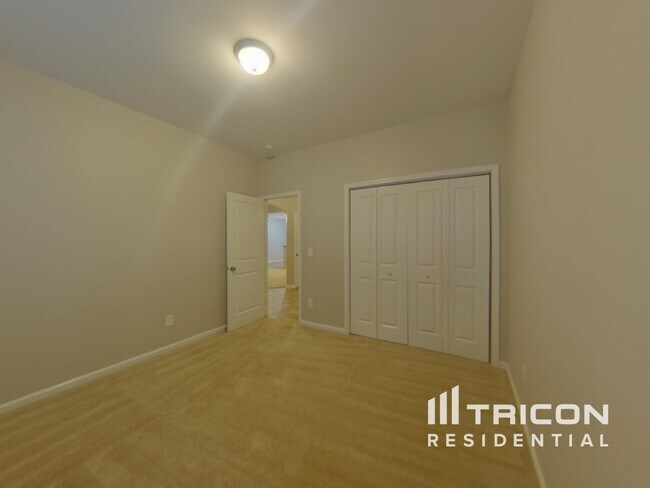 Building Photo - 446 Whispering Oak Cir