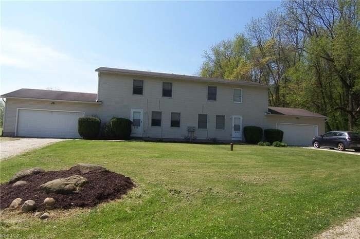 Primary Photo - 888 E Caston Rd