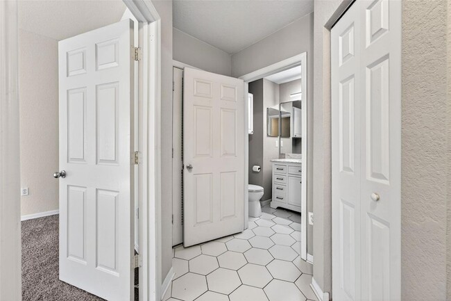 Building Photo - 105 S Bradford Bch Ct