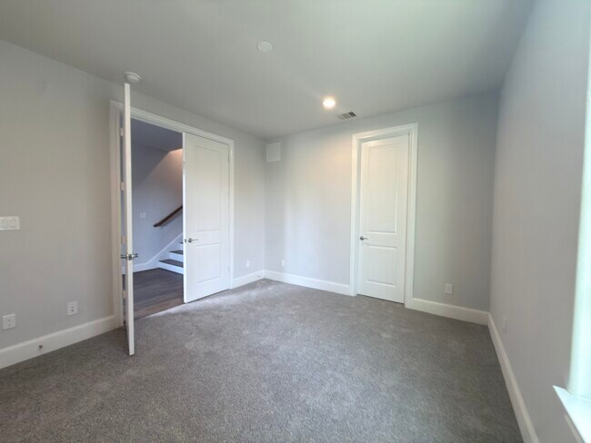 Building Photo - 815 Bringhurst St
