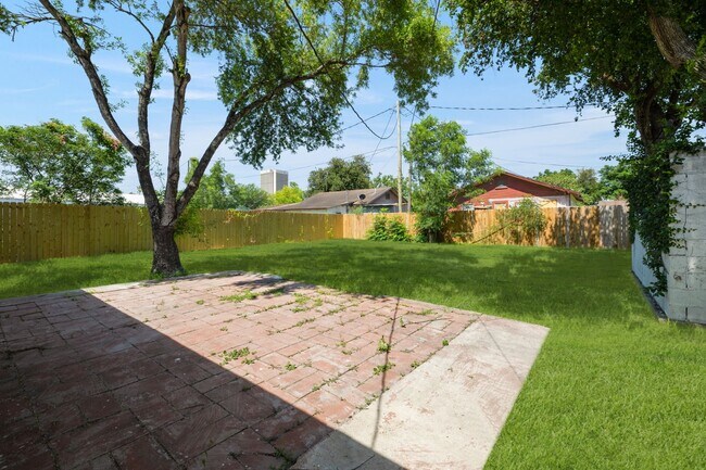 Building Photo - 211 N 8th St