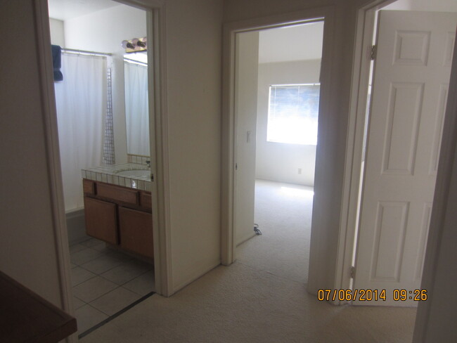 Building Photo - Beautiful Condo in La Jolla, San Diego! Fu...