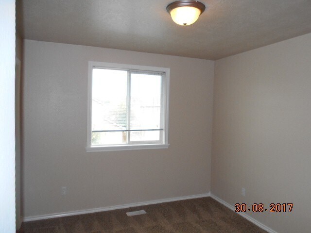 Building Photo - NE Meridian 4 Bedroom Home for Rent w 3 car garage