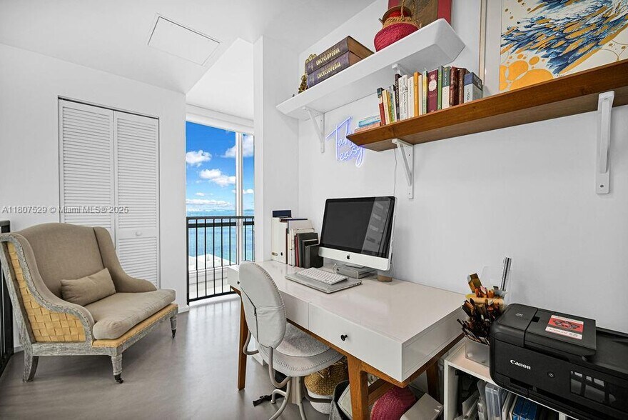 Building Photo - 300 S Biscayne Blvd