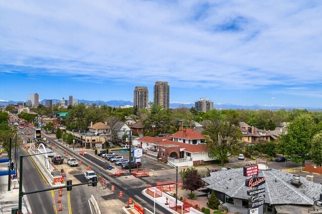 Building Photo - 1 MONTH FREE!!!!! 2bd/2ba Top Floor Condo in Congress Park - Available 8/7!