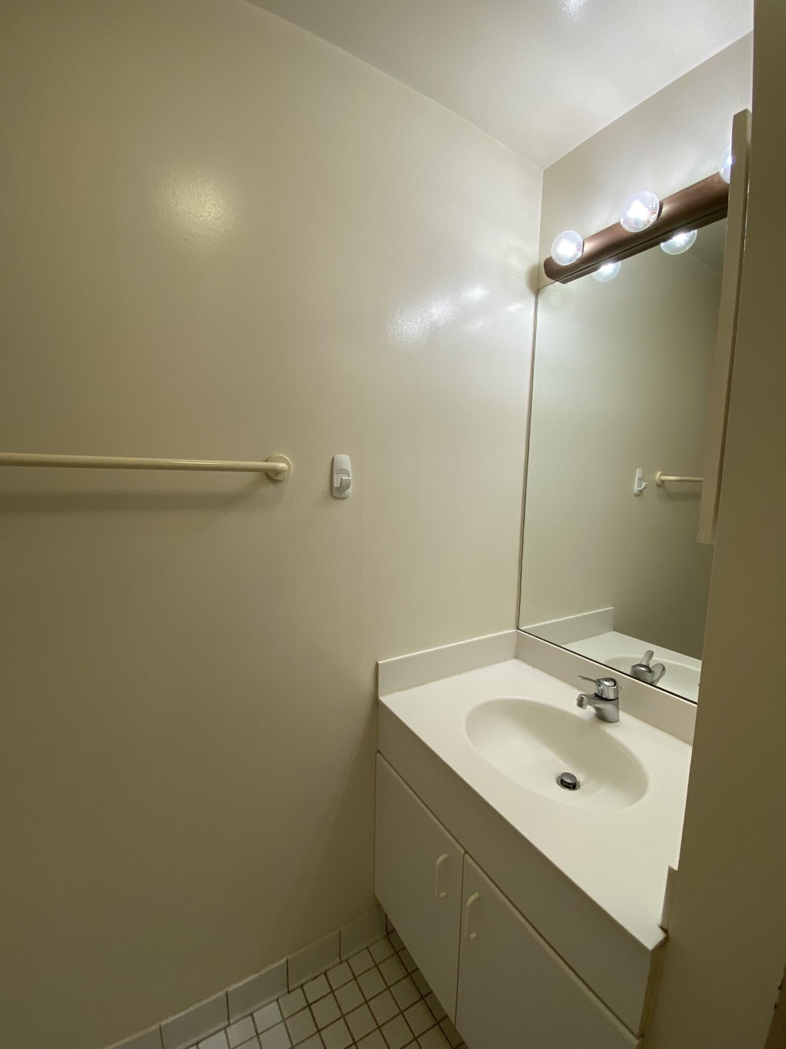 Building Photo - 931 Massachusetts Ave