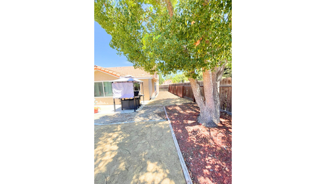 Building Photo - Single-Level Temecula Retreat | 4 Beds, 2 ...