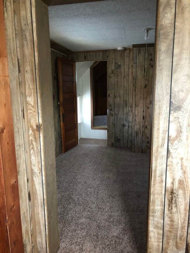 Building Photo - 2 bedroom home