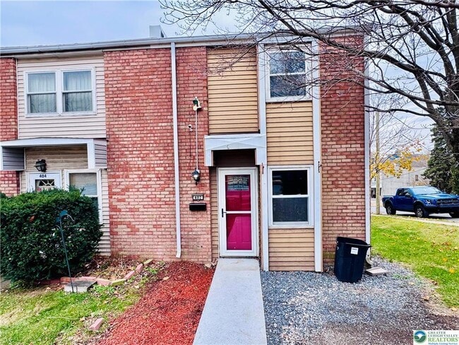 Primary Photo - 402 S Bradford St