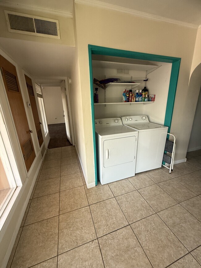 Building Photo - 211 N Campbell St