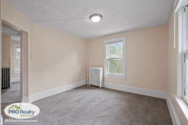 Building Photo - 3328 5th Ave S