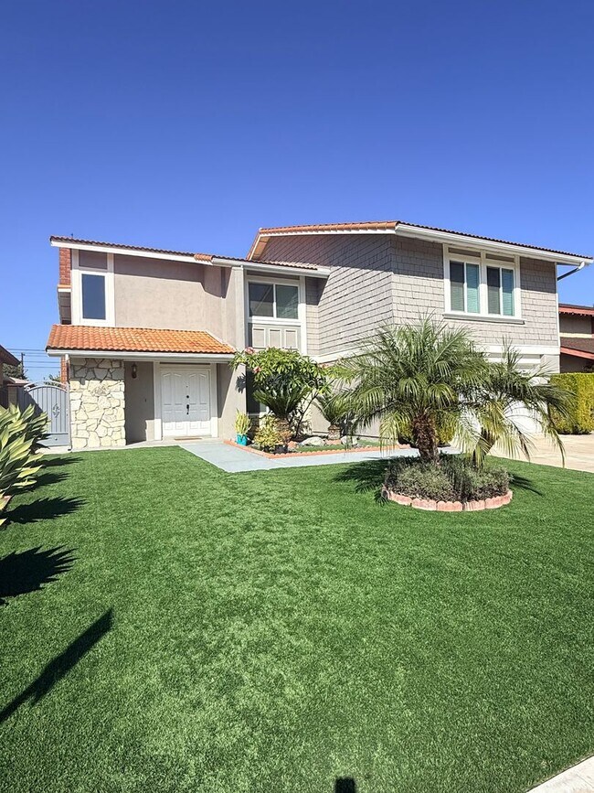Building Photo - Anaheim home-Great Curb Appeal
