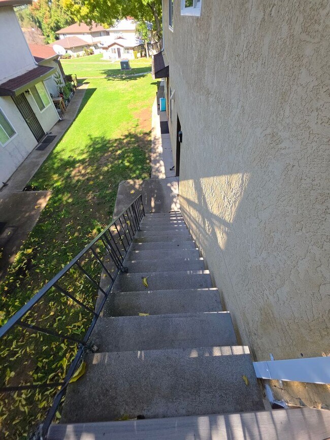 Building Photo - Welcome home to this beautifully updated 2...