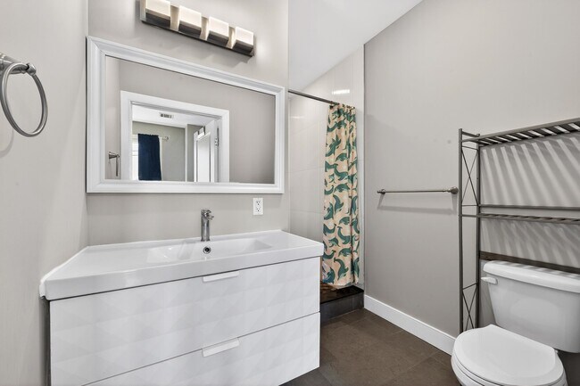 Building Photo - 1432 46th St