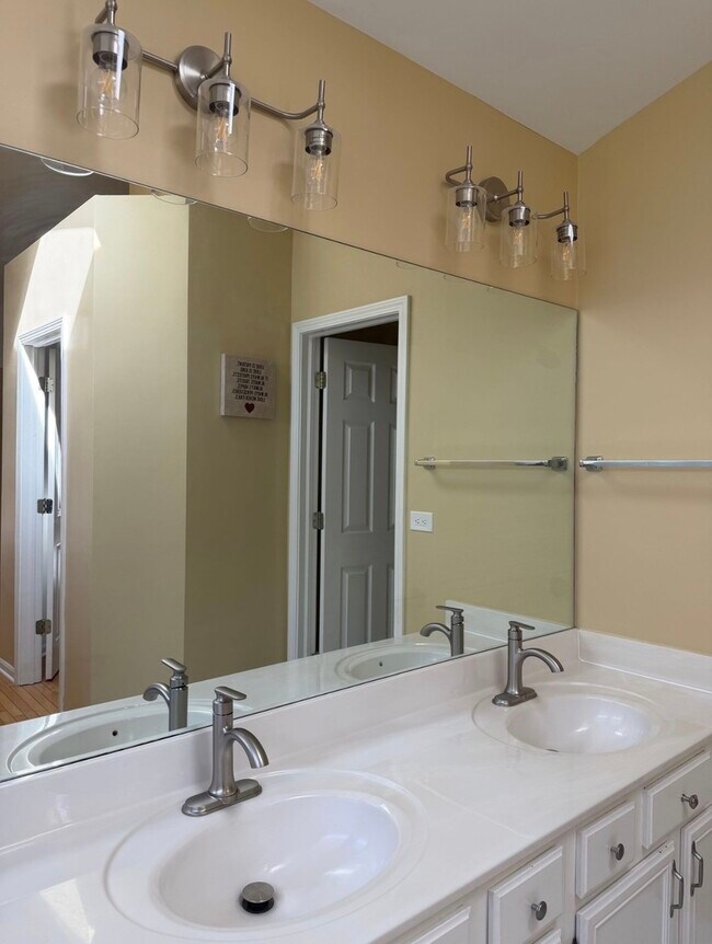 Building Photo - 426 Thunder Ridge