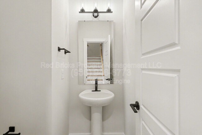 Building Photo - 7920 Sansom Cir